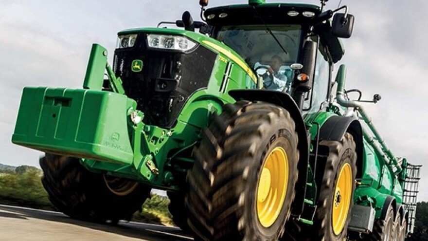 Traktor John Deere 7R