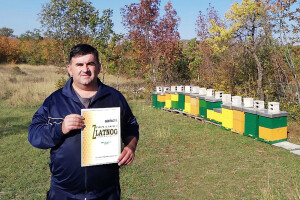 Mirko Kovačević pčelari tri godine, predao na natjecanje prvi med i osvojio - zlato!