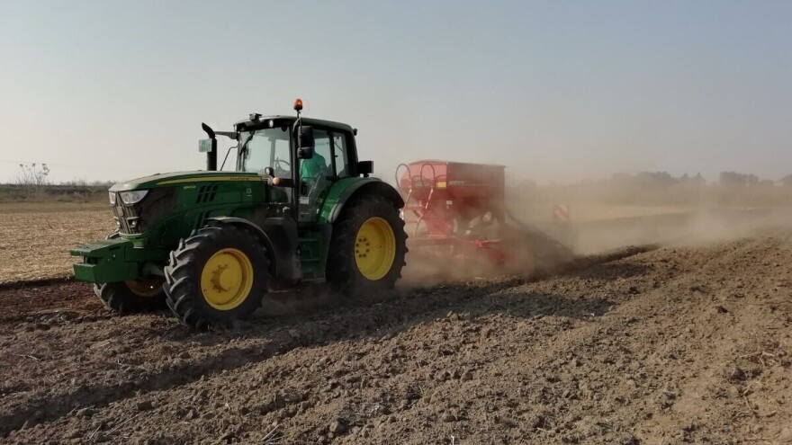 Počela setva, ali deficit vlage zadaje glavobolju proizvođačima