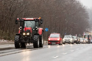 Sezona radova počinje, raste i rizik na putevima: Traktoristi pozvani na oprez