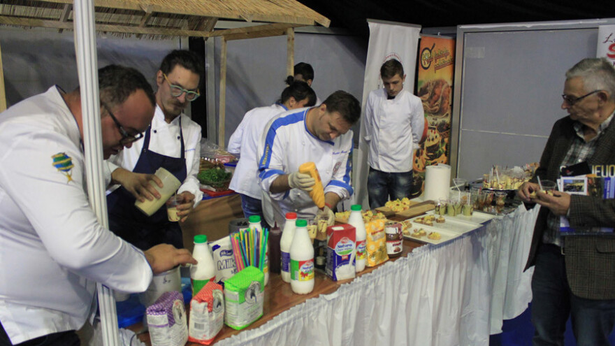 Obaranje Guinnessovog rekorda u serviranju 13.000 palačinaka