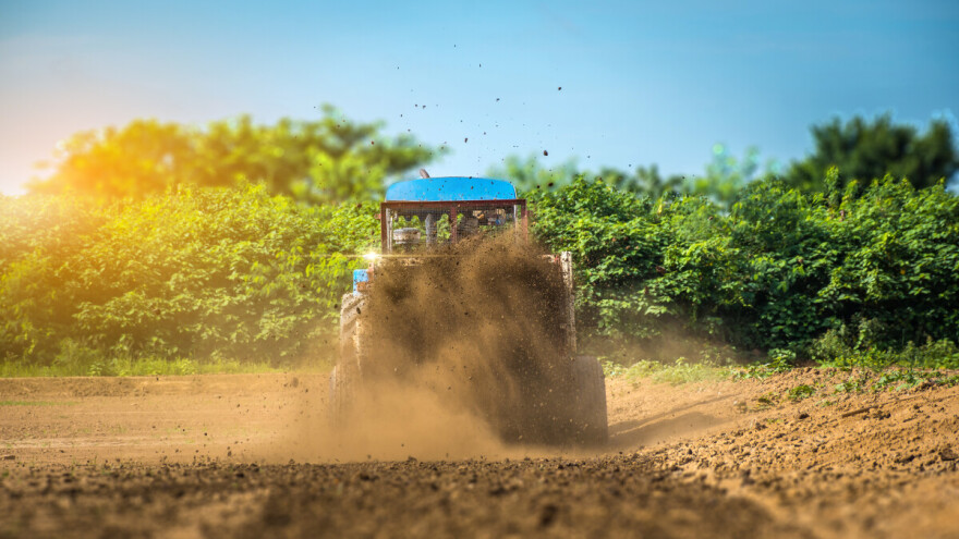 Stajnjak na vrućini brzo gubi hranljive materije- kako ga što bolje inkorporirati u zemljište?