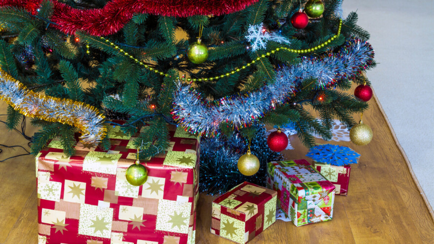 Otkud pokloni ispod jelke?