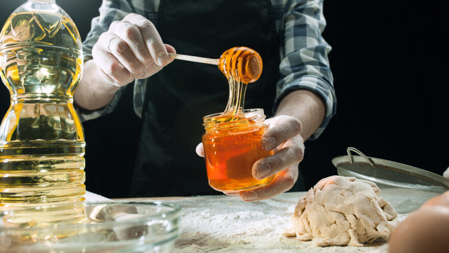 Med je namirnica koja ima neograničen rok trajanja?