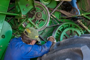 John Deere regrutira bivše vojne inženjere: "Tenk ili kombajn - hitnost je ista"