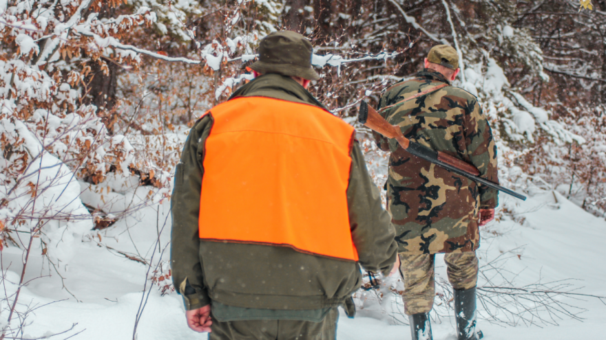 Dva incidenta tokom lova, jedan lovac poginuo, drugi ranjen