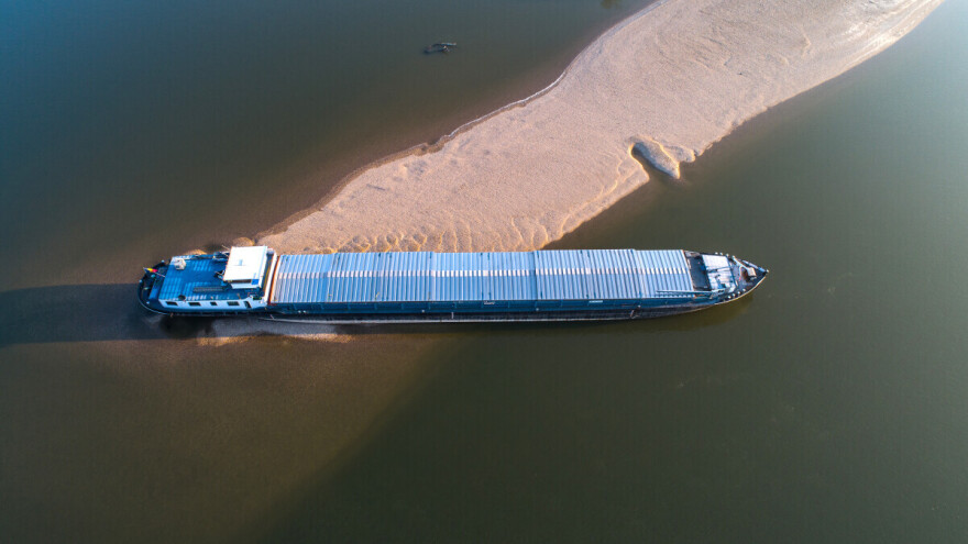 Dva broda sa veštačkim đubrivom potonula na Dunavu