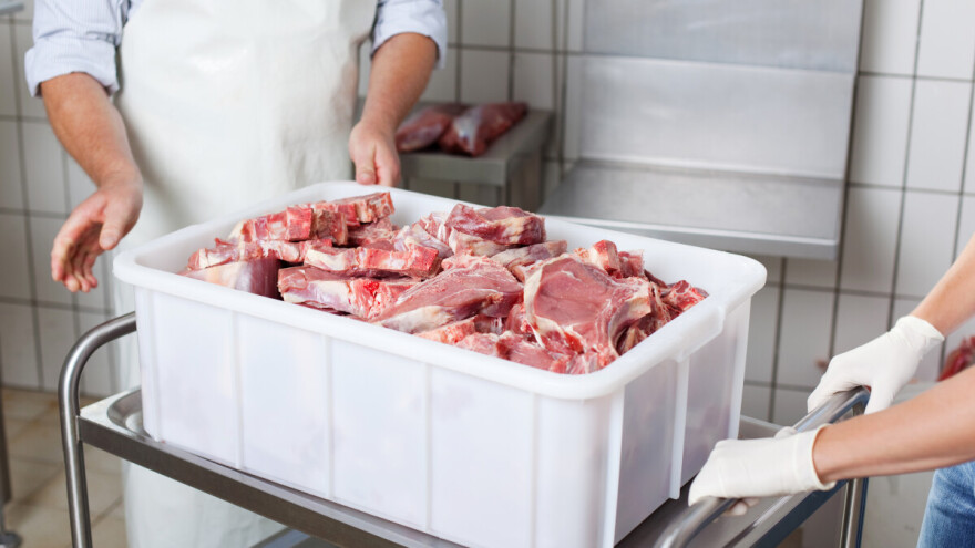 PKS upozorava: Usporeno izdavanje dozvola za uvoz mesa ugrožava proizvodnju