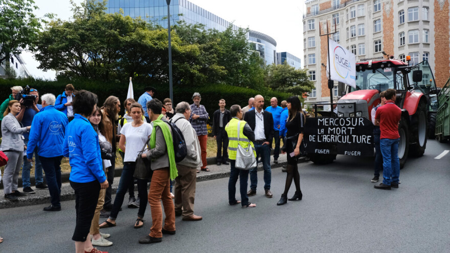 Francuska i Italija traže zaštitne klauzule za poljoprivrednike u sporazumu EU–Mercosur