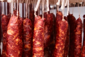 Povlačenje s tržišta: Listerija u domaćoj dimljenoj kobasici