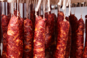 Povlačenje s tržišta: Listerija u domaćoj dimljenoj kobasici
