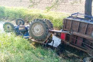 Prevrnuo se traktor, jedna osoba stradala