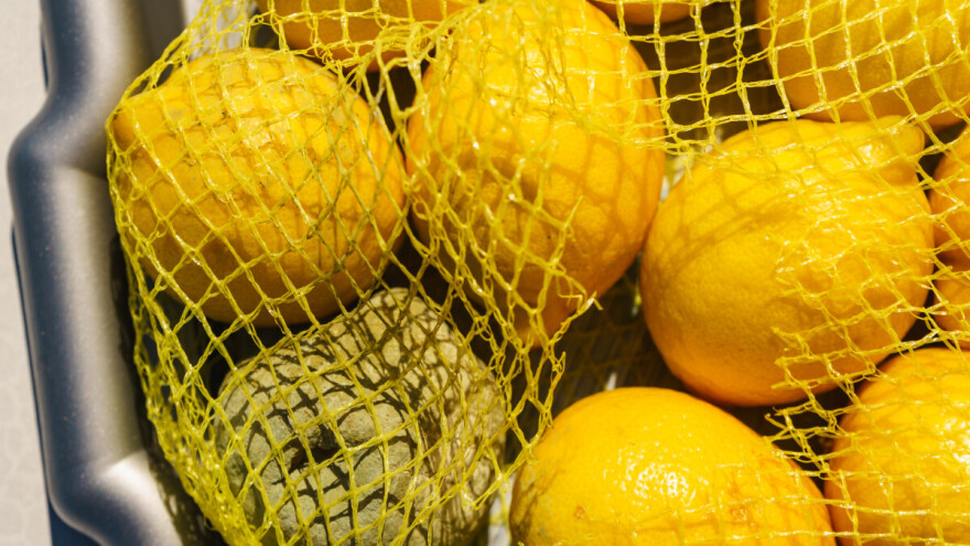 Prodaja hrane u fazi truljenja, kvarenja ili raspadanja je prekršaj - prijavite nepravilnosti