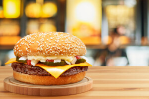 Je li epidemija bakterijom E. coli povezana s lukom iz McDonald'sovog burgera?