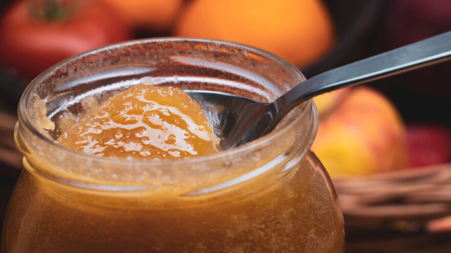 Je li kristaliziran med znak prirodnog proizvoda bez nedozvoljenih dodataka?