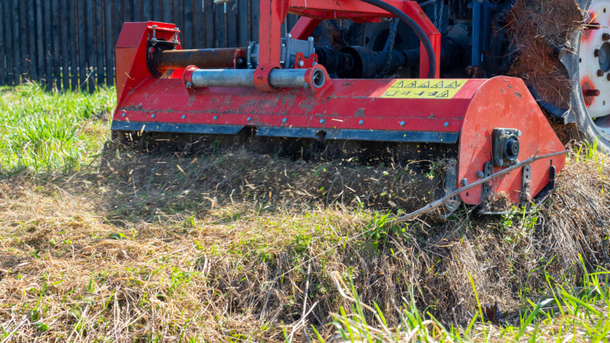Teško ozlijeđen 64-godišnji muškarac u prevrtanju traktora