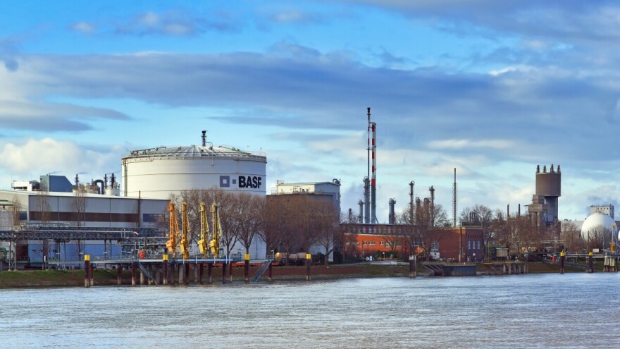 Nemački hemijski div BASF proizvodnju seli u Kinu?