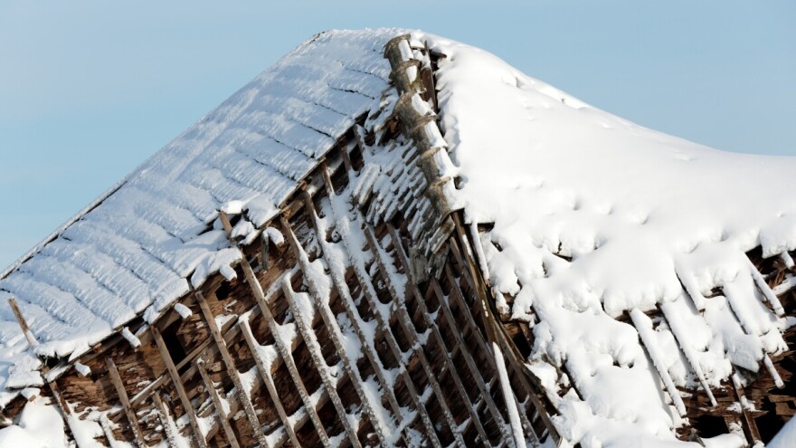 Pod težinom snijega popustila krovna konstrukcija štale: Spašena stoka u Visokom