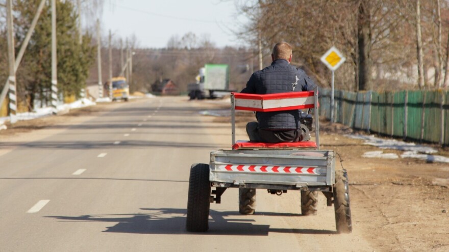 Pao sa prikolice motokultivatora i zadobio teške povrede