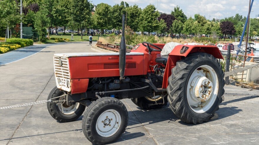 Traktorom iz 1979. i bez papira stigao na granicu, kaže samo je prevozio za prijatelja