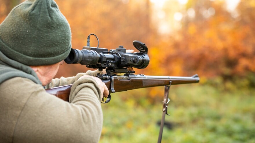 Lovci, ali u mutnom: Državljanin BiH na optužnici USKOK-a zbog lažnih dozvola