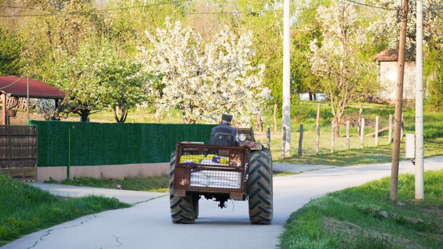 Raspoloživo poljoprivredno zemljište smanjeno za 26,2 odsto, 91 odsto traktora starije od 10 godina