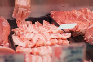 Uprava za veterinu: Netačne tvrdnje o "hormonima i antibioticima u mesu" dovode  javnost u zabludu