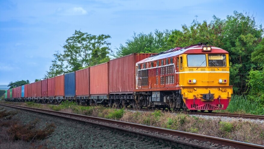 Sedam konja stradalo pod teretnim vozom, krdo istrčalo na prugu