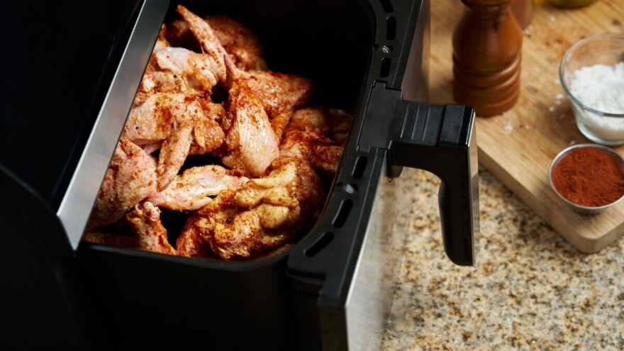 Air fryer: Da li je friteza na vruć vazduh štetni alat u kuhinji ili zdrav pomoćnik?