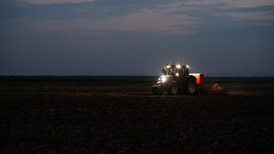 Dogurao promile u krvi do broja Pi - vozač traktora prespavao u policiji