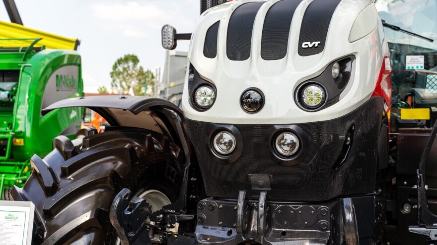 Pola miliona eura štete u jednoj noći - ukrali tri traktora i druge mašine