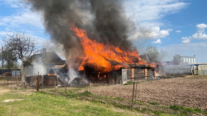 Požar zahvatio drvenu štalu: Izgorjelo 14 svinja