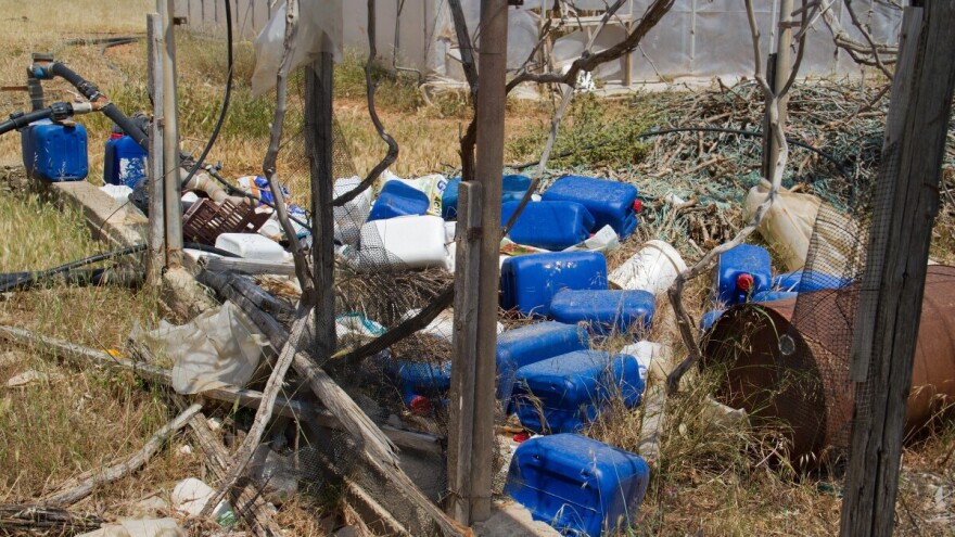 Poljoprivrednici i dalje nepravilno odlažu pesticidnu plastiku