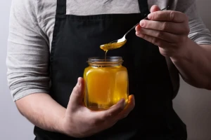 Med od bršljana rešava grlobolju i kašalj?