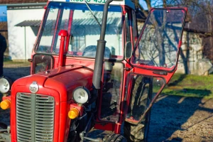 Traktor IMT 549