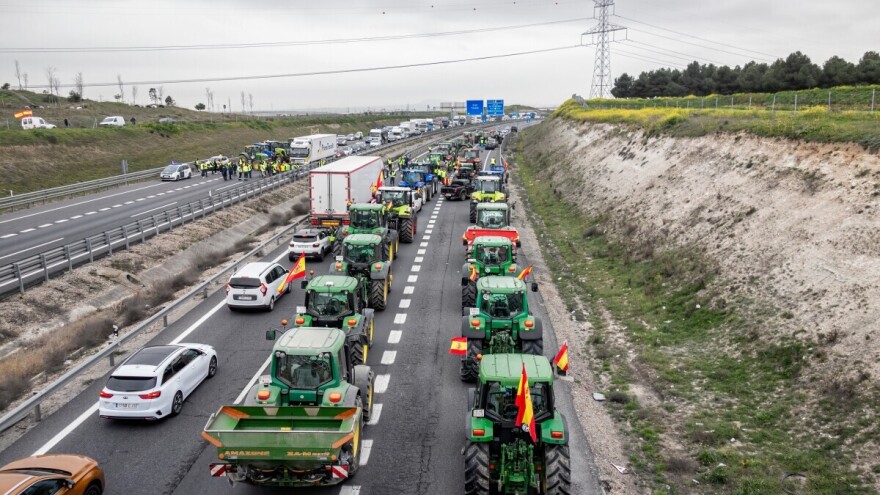 Španski i poljski poljoprivrednici blokirali puteve