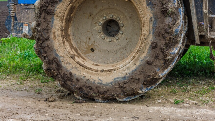 Uhićen 70-godišnjak: Pijan i bez vozačke vozio neregistrirani traktor