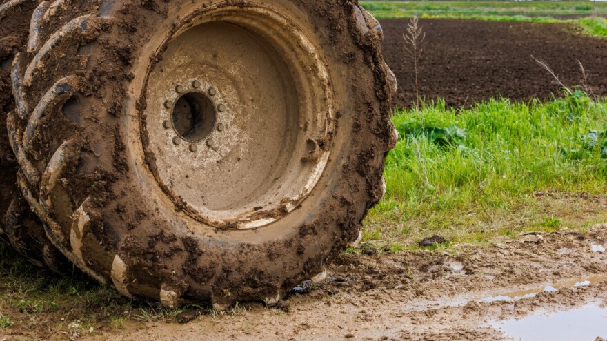 U prevrtanju traktora teško ozlijeđen vozač (34)