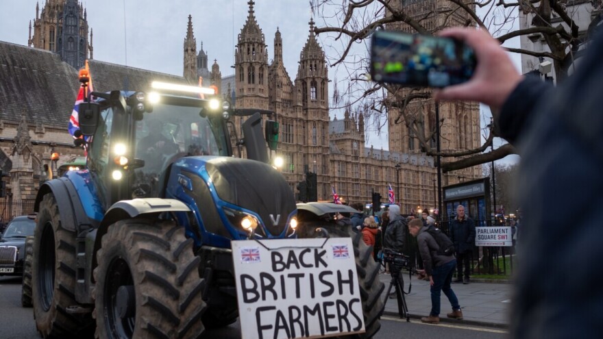 Protest u Londonu, britanski farmeri ustali protiv "poreza na traktore"