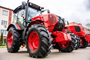 Mladim poljoprivrednicima u Bijeljini uručen 21 Belarus traktor