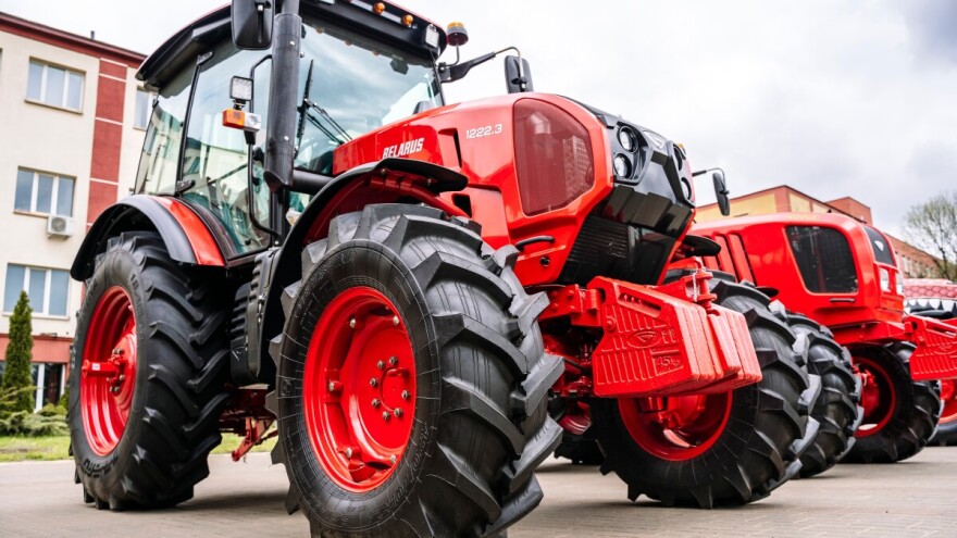 Mladim poljoprivrednicima u Bijeljini uručen 21 Belarus traktor