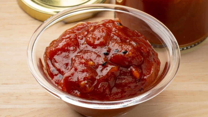 Rajčice, jabuke i grožđice odlično se slažu u kiselo slatkom chutney umaku - evo recepta