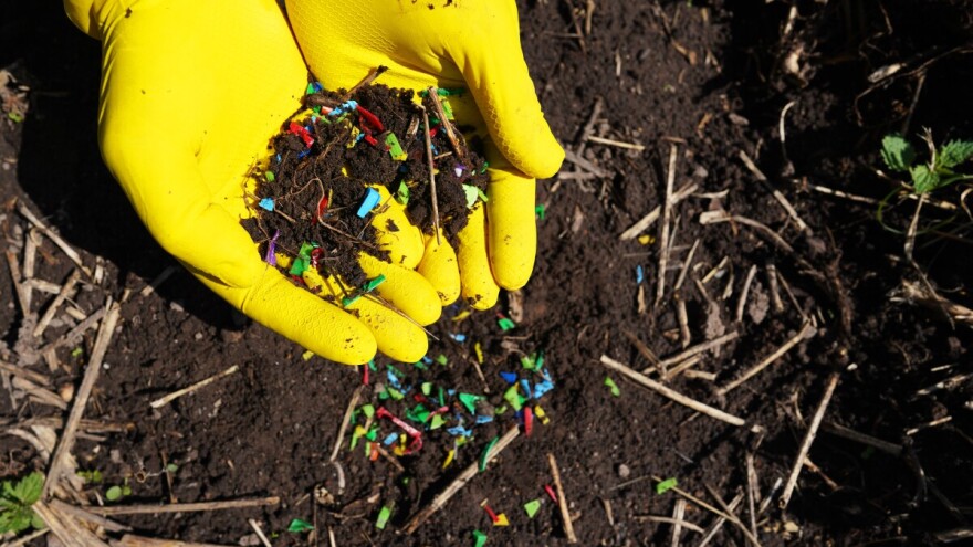 Novi EU propisi o mikroplastici - stroža pravila od 2027. godine