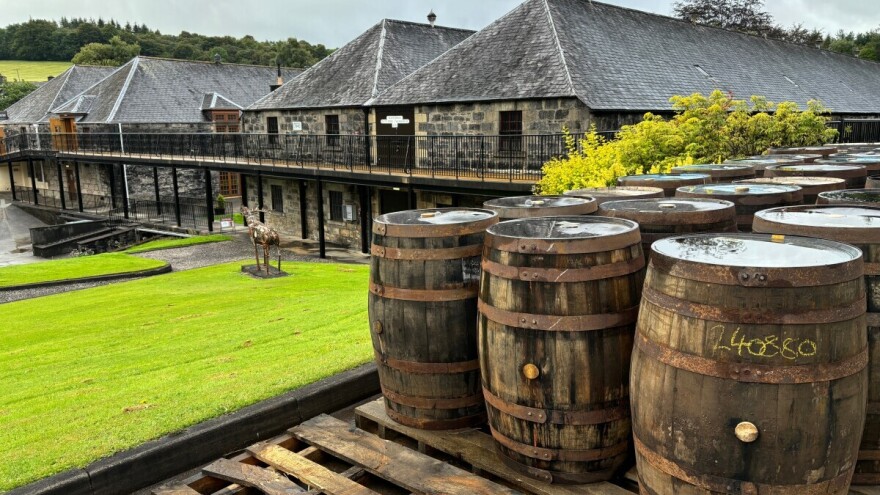 Putovanje kroz istoriju i kulturu viskija: Od legendi do modernih destilerija