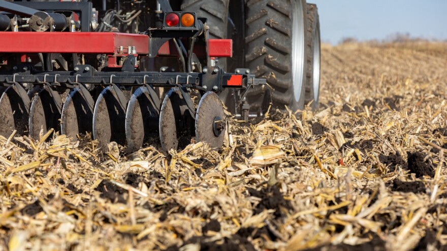 U prevrtanju traktora smrtno stradao 76-godišnjak