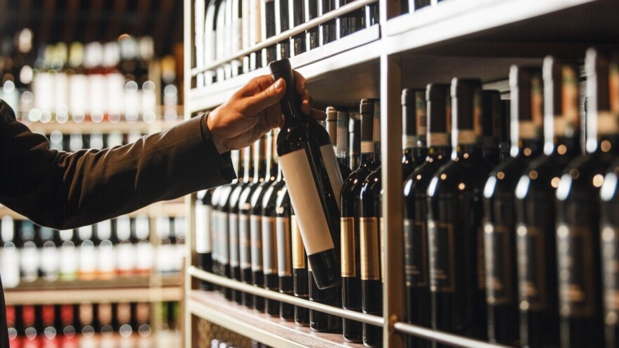 EU još nije osigurala izuzeće od američkih carina na vino i žestoka pića