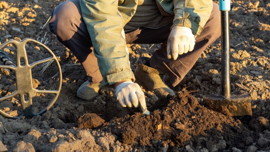 Vredno blago pronađeno na njivi farmera: Šta on ima od toga?