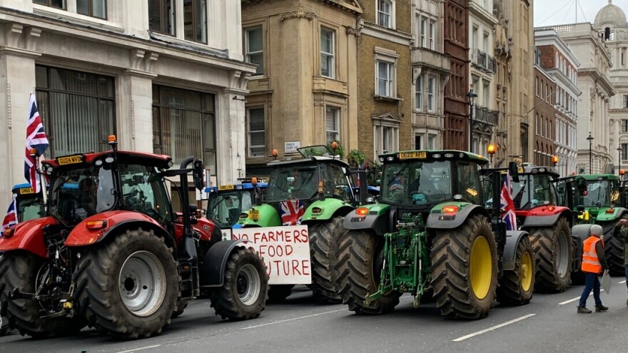 Traktori blokirali centar Londona: Farmeri u Britaniji protiv novih poreskih mera