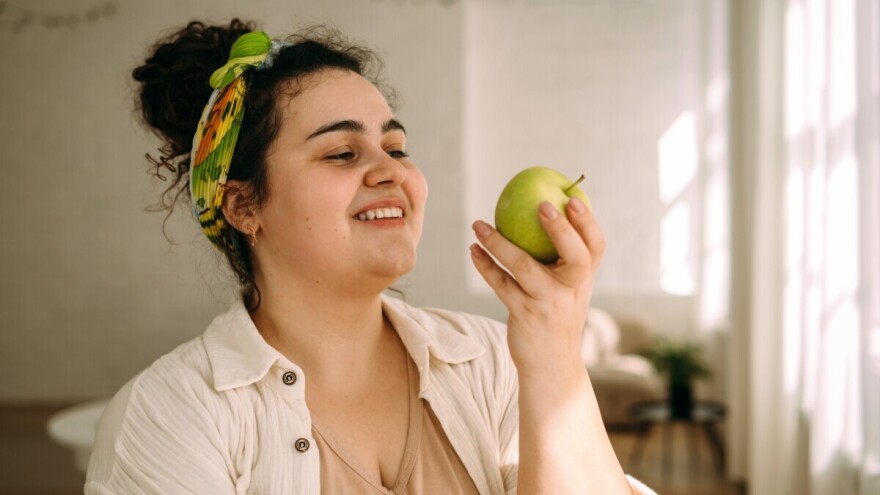 Jabuka zamjenjuje četkicu za zube - istina ili mit?
