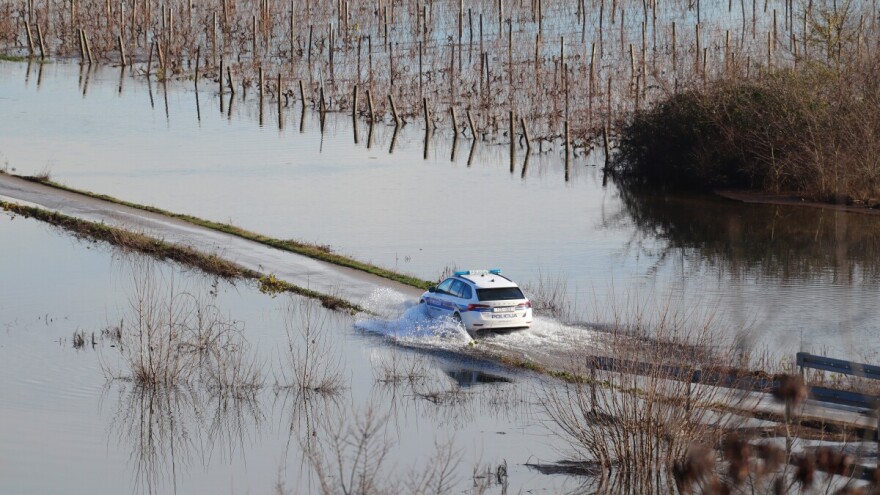 Dokad tako? Vrgorac opet pod vodom, svaka jača kiša poplavi tri polja i ugrozi poljoprivredu